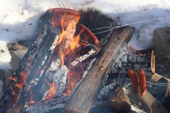 2020-02-17_CedarcroftFamilyDay_RoastingHotdogs4